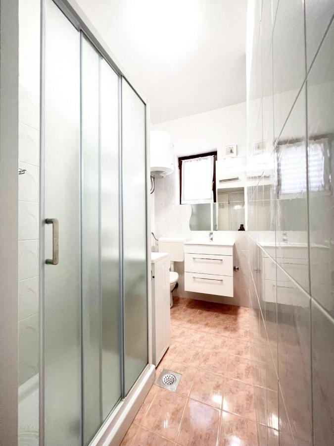 Villa Ortensie Apartments Funtana Ngoại thất bức ảnh